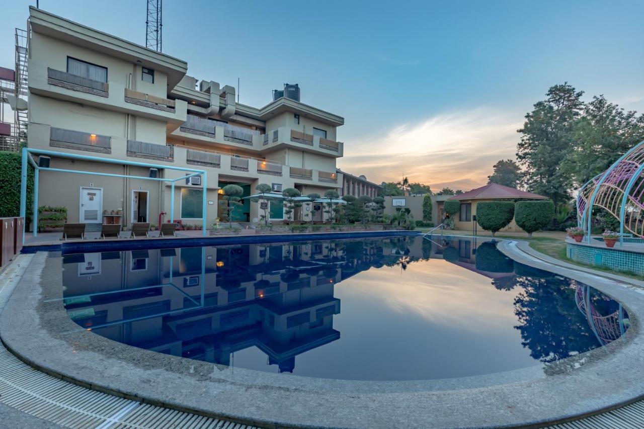 Downtown Resorts Nh8 Dharuhera Экстерьер фото